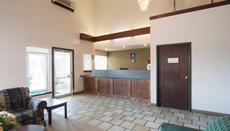Hall - Executive Inn