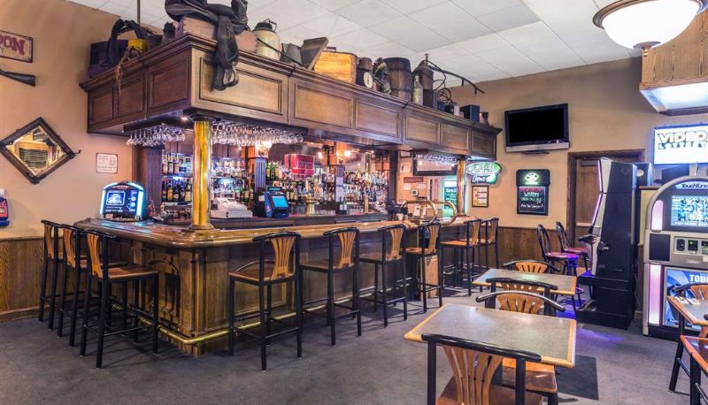 Bar - Travelodge by Wyndham Pioneer Villa