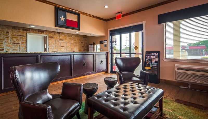 Hall - SureStay by Best Western Floresville