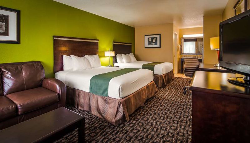 Quadruple room - SureStay by Best Western Floresville
