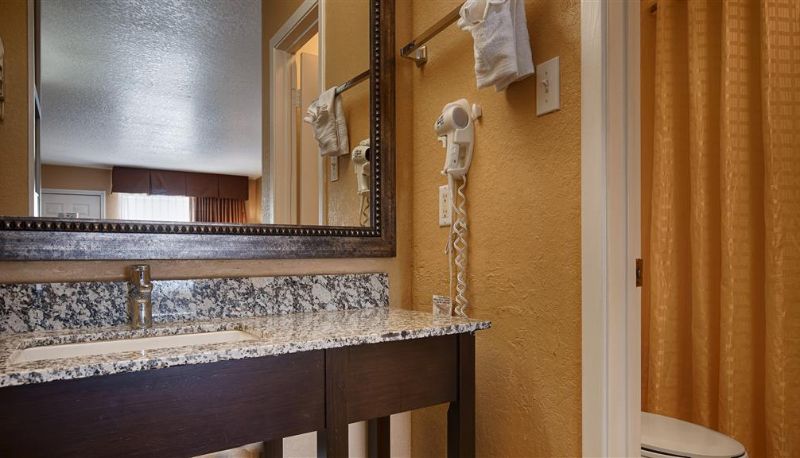 Quadruple room - SureStay by Best Western Floresville