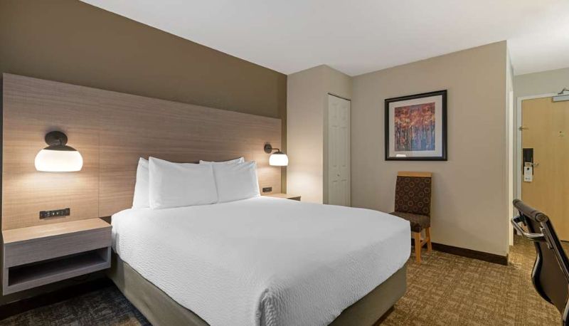 Room - Best Western Plus Windjammer Inn & Conference Center
