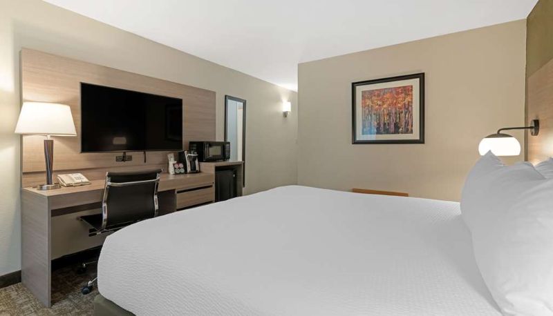 Room - Best Western Plus Windjammer Inn & Conference Center