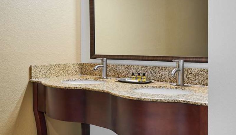 Camera - Best Western Plus Milwaukee Airport Hotel & Conference Center