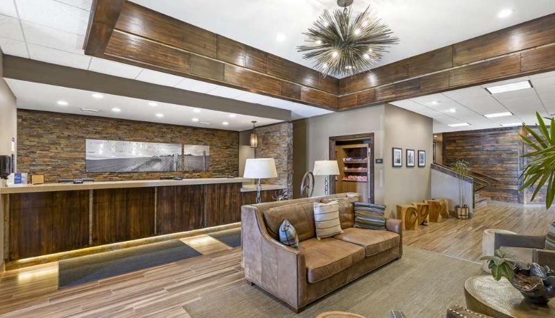 Hall - Best Western CottonTree Inn