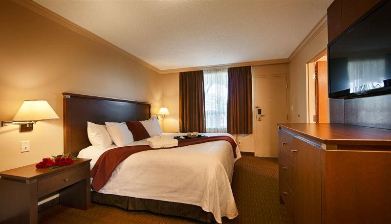 Suite - Best Western Plus Guildwood Inn