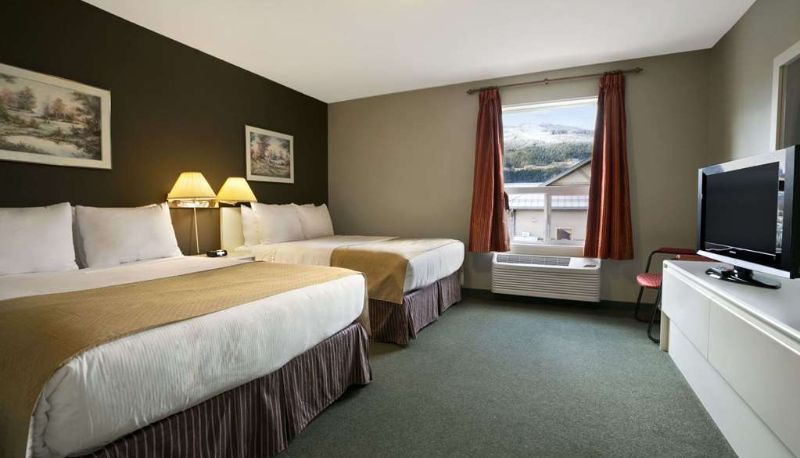 Suite - Super 8 by Wyndham Revelstoke BC