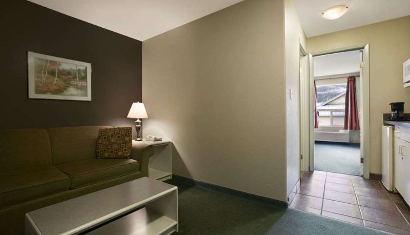 Suite - Super 8 by Wyndham Revelstoke BC