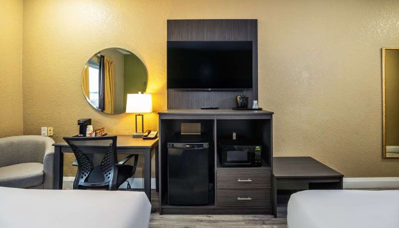 Camera - Quality Inn & Suites