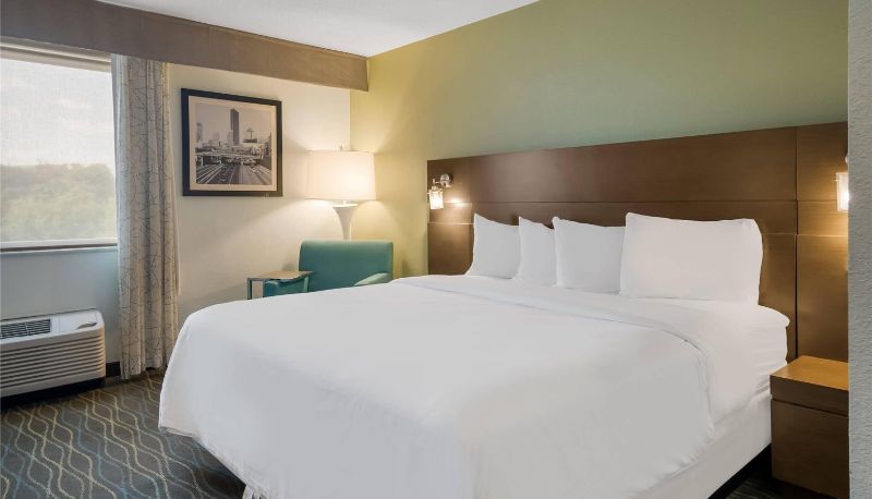 Room - Radisson Hotel Grand Rapids Riverfront