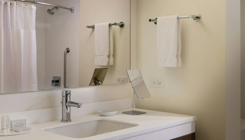 Room - Courtyard by Marriott Miami Dadeland