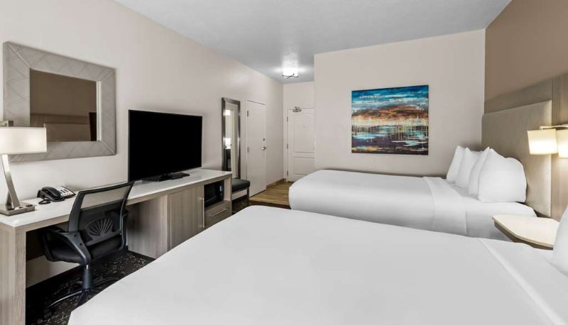 Room - Best Western Worlds of Fun Inn & Suites
