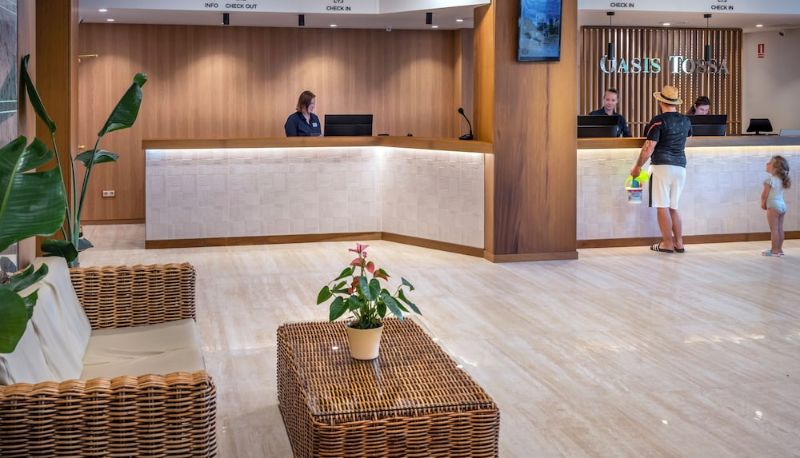 Recepcja - Hotel GHT Oasis Tossa & Spa