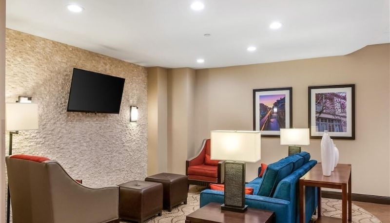 Hall - Comfort Inn & Suites At Copeland Tower