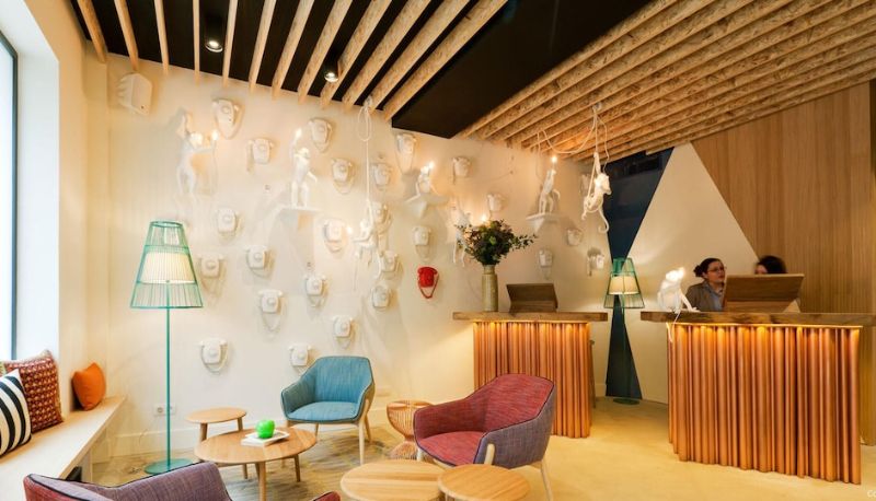 Recepcja - SLEEP’N Atocha – B Corp Certified Hostal