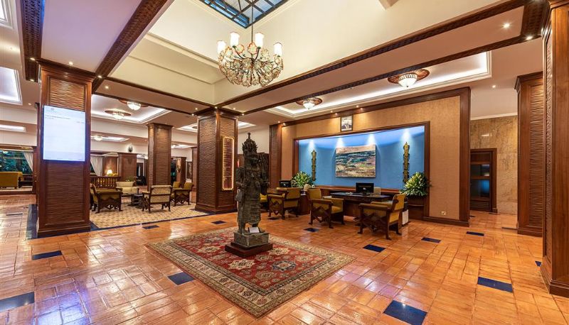 Hal - Nairobi Serena Hotel