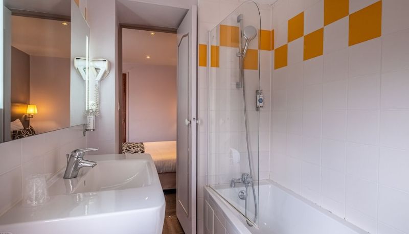Salle de bain - Périgueux  Hôtel Régina The Originals City
