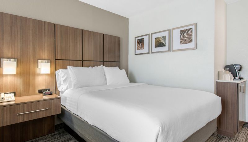 Room - Holiday Inn MELBOURNE-VIERA CONFERENCE CTR by IHG