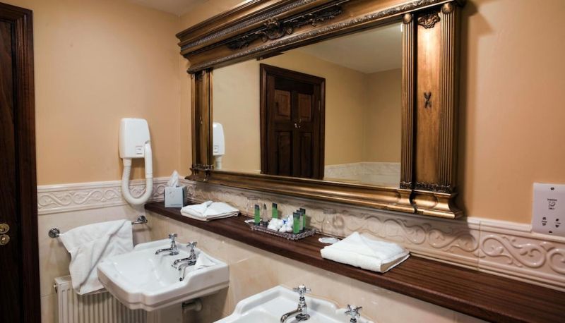 Banyo - Earls Court House Hotel