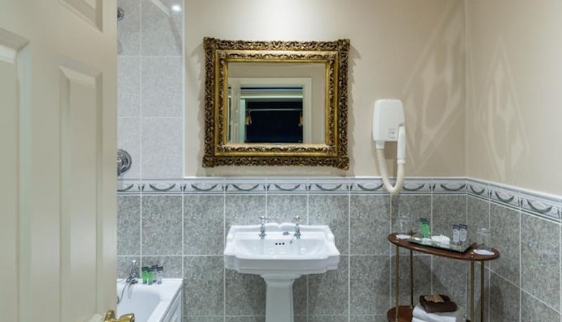 Banyo - Earls Court House Hotel