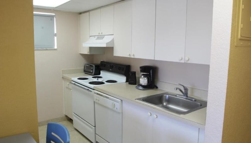 Suite - Canada House Pompano Beach