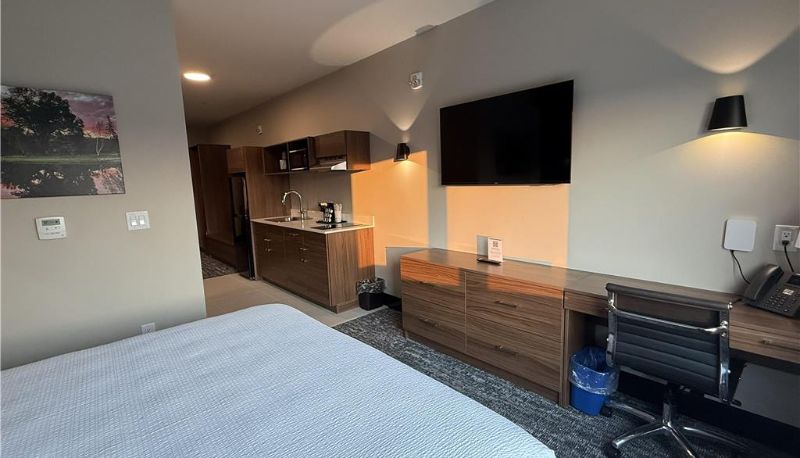 Camera - Best Western Plus Neepawa Hotel