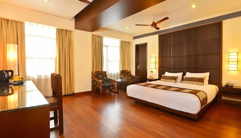 Camera business - Hotel Metro Heights