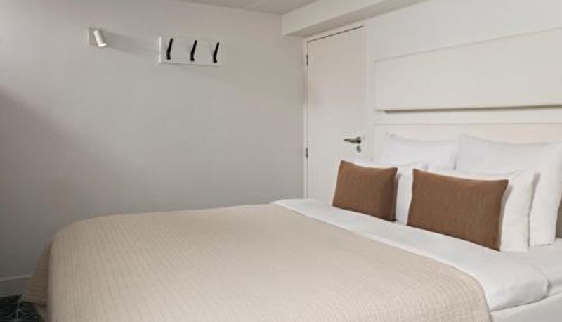 Apartment - YAYS Amsterdam Salthouse Canal by Numa