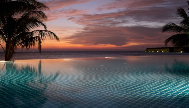 Piscina - Vilamendhoo Maldives Resort Island