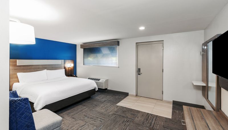 Camera - Holiday Inn Express MAGNOLIA HOUSE & CYPRESS INN