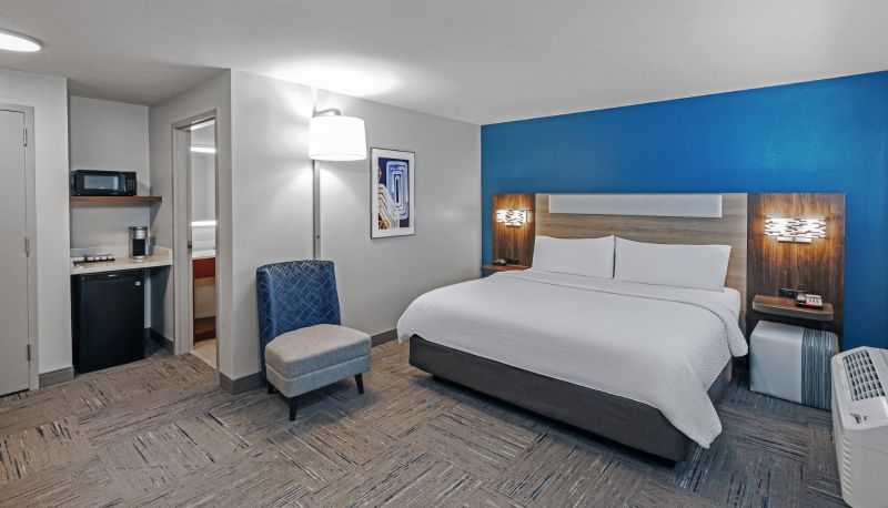 Camera - Holiday Inn Express MAGNOLIA HOUSE & CYPRESS INN