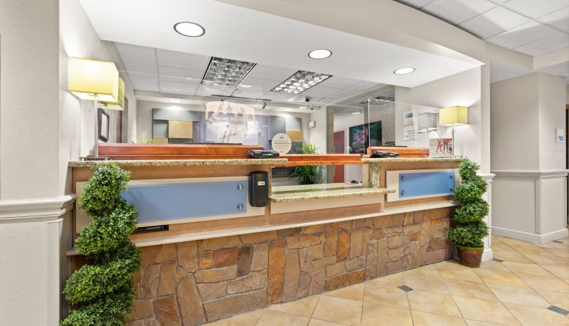 Hall - Holiday Inn Express Northern Lights Inn