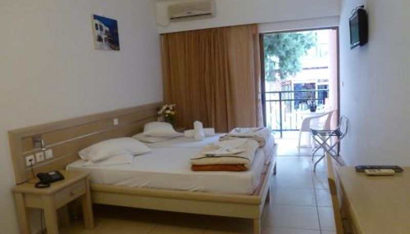 Room - Plaza Hotel