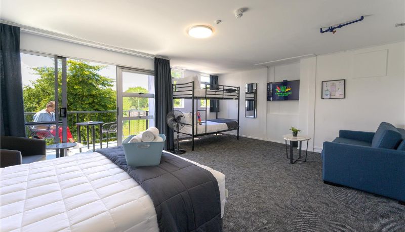 Zimmer - Urban Lounge Sleepery Rotorua SureStay Collection by BW