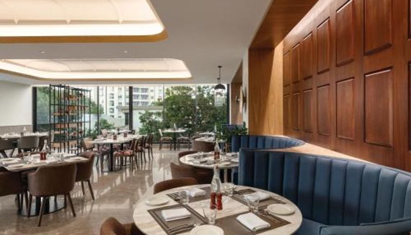 Frühstücksraum innerhalb des Restaurants - Ramada by Wyndham Ranchi Bariatu Road