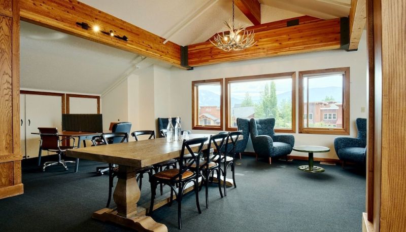Meeting room - Gravity Haus Big Sky