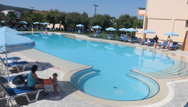 Piscina - Ninos on the Beach