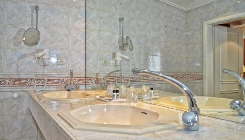 Banyo - Horchem Hotel-Restaurant-Café-Bar