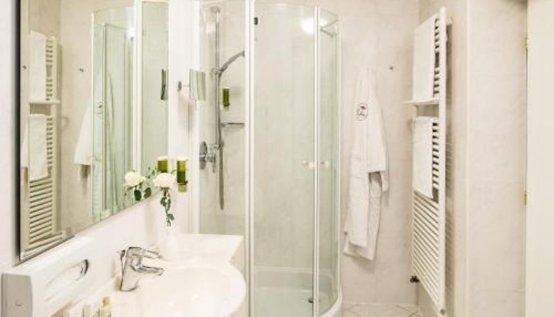 Banyo - Hotel Restaurant Lilie Hotel Restaurant
