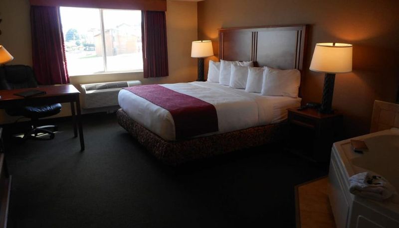 Zimmer - AmericInn by Wyndham McAlester