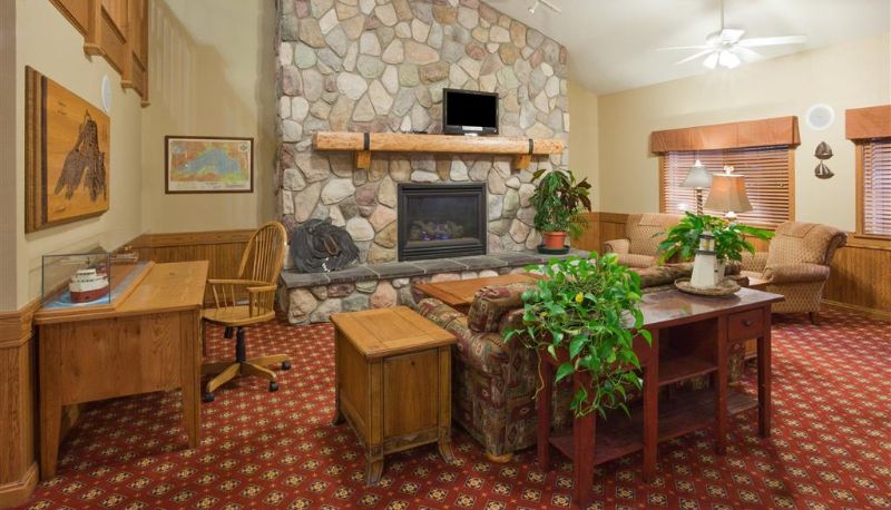 Sala - AmericInn by Wyndham Wetmore Munising