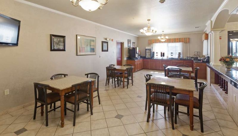 Restaurant - SureStay Plus by Best Western Quanah