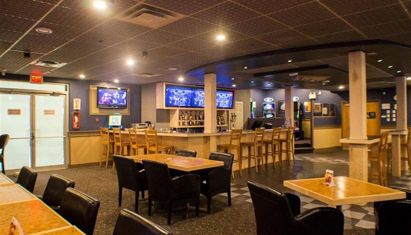 Bar - Quality Inn and Suites