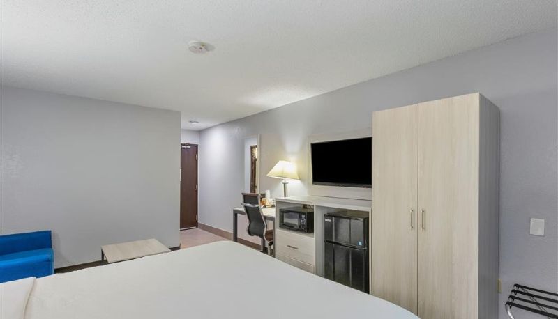 Zimmer - Days Inn by Wyndham Savannah Gateway I-95