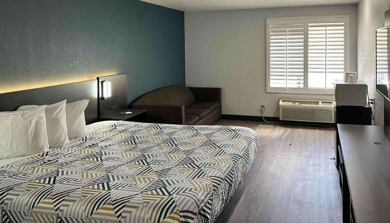 Suite - MOTEL 6 LEBEC