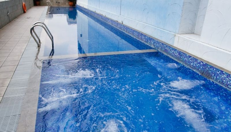 Piscina - Hotel Royal Queens