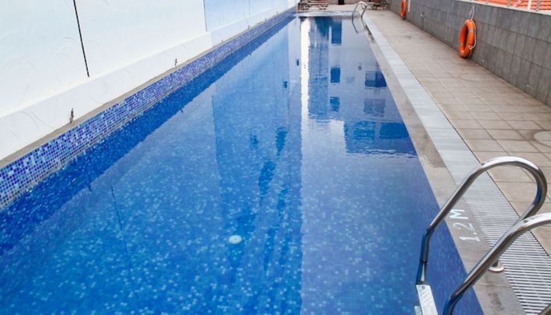Piscina - Hotel Royal Queens