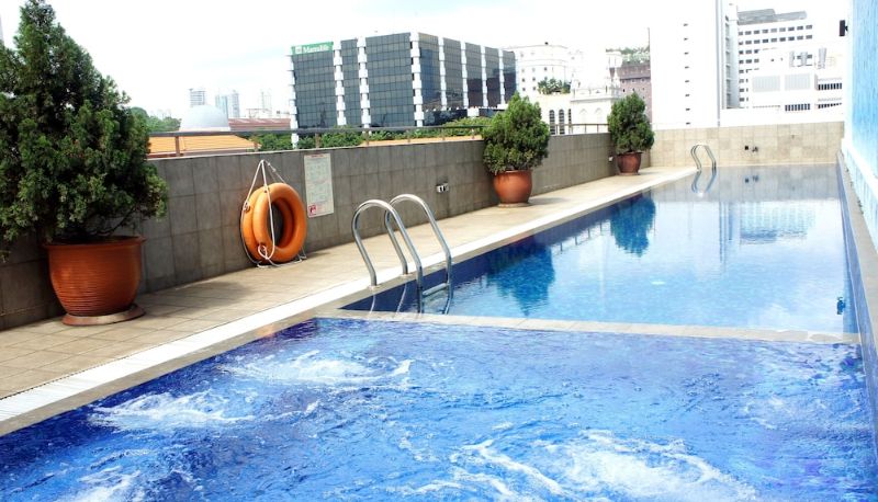 Piscina - Hotel Royal Queens