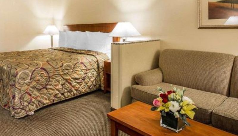 Room - California Inn and Suites Bakersfield