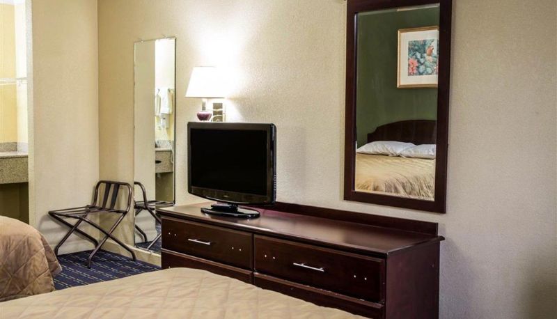 Camera - Rodeway Inn & Suites Plymouth Hwy 64